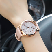 Timeless Elegance: Casual Quartz Leather Band Women's Analog Watch